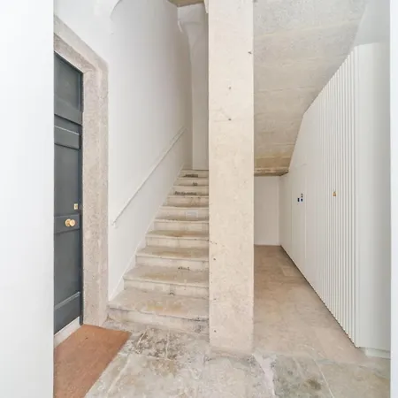 Lovelystay - Chiado 3bedroom Secret Διαμέρισμα