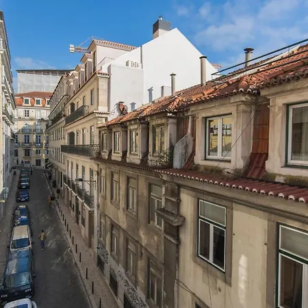 Lovelystay - Chiado 3bedroom Secret Apartman *