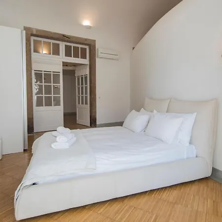 Lovelystay - Chiado 3bedroom Secret * Lisboa