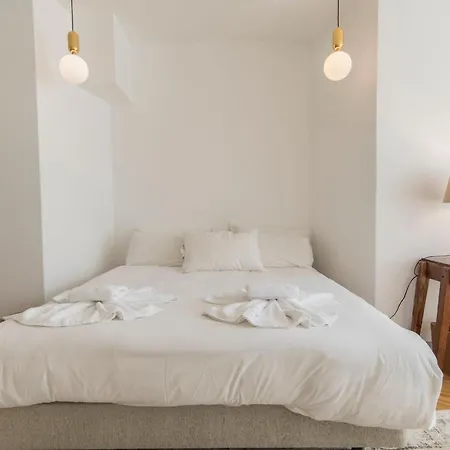 Lovelystay - Chiado 3bedroom Secret Διαμέρισμα *