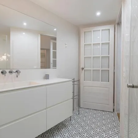 Lovelystay - Chiado 3bedroom Secret * Lisboa